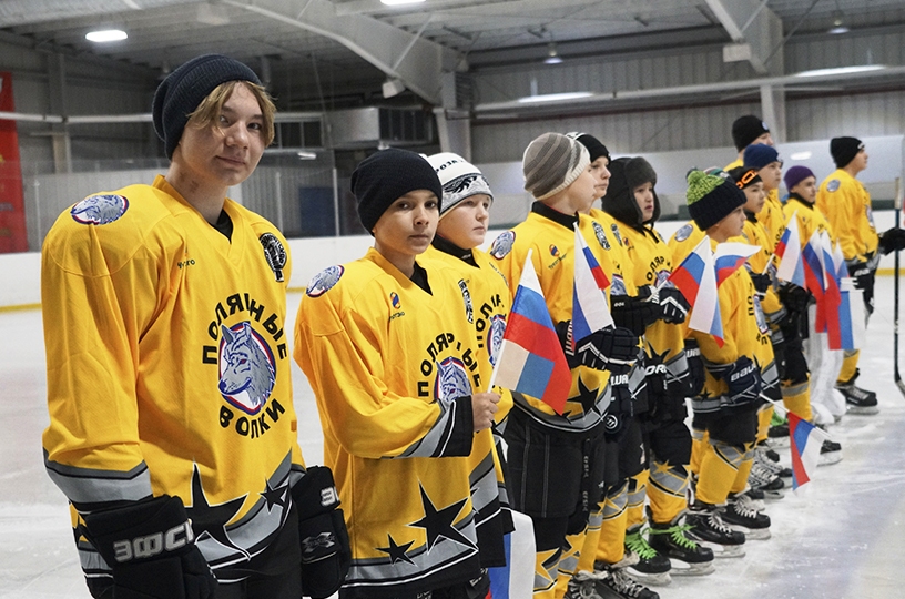 Окружное первенство по хоккею среди юниоров стартовало в Анадыре