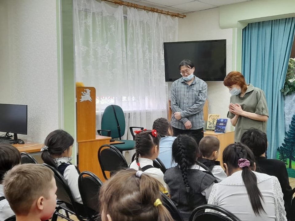 Творческую встречу с детьми провёл писатель Константин Уяганский в Анадыре