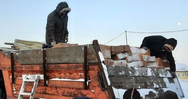 Более 21 тонны продуктов питания завезли по зимнику в национальное село Биллингс