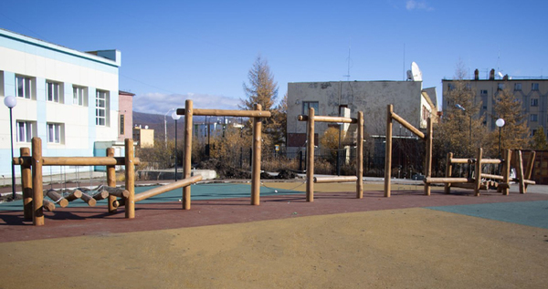 Обустройство общественной зоны на месте снесённого бассейна завершается в Билибино