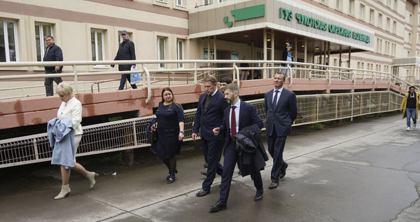 Министр здравоохранения РФ Михаил Мурашко посетил Чукотскую окружную больницу