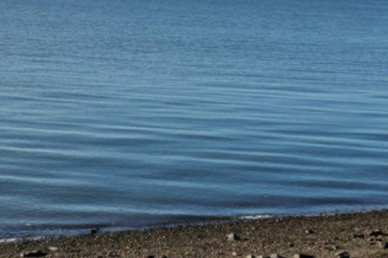 По факту обнаружения тела мужчины на берегу Анадырского лимана проводится доследственная проверка