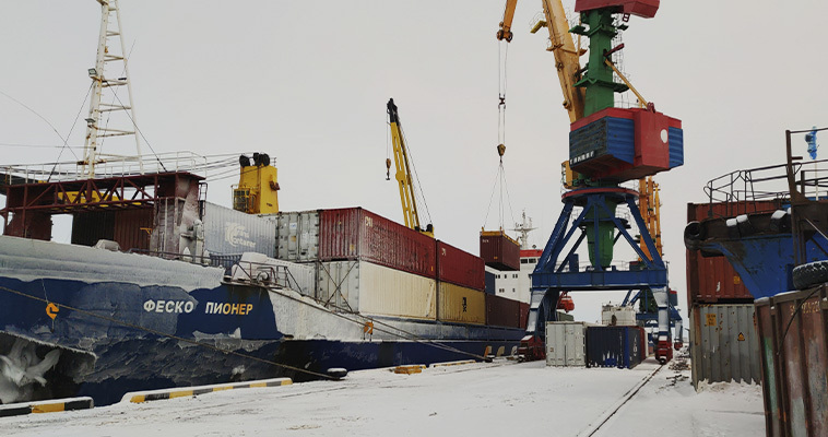 Свыше 300 тыс. тонн морских грузов обработали в Анадыре, Провидения и Эгвекиноте 