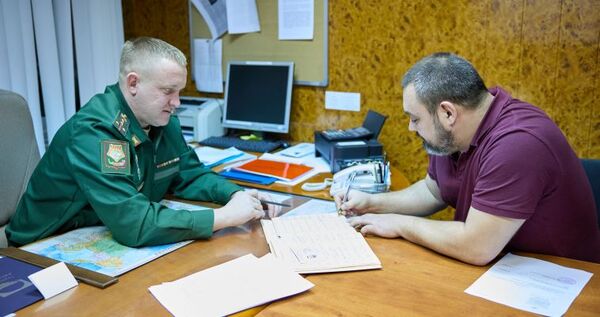 Четырём чукотским участникам СВО вручили удостоверения ветеранов боевых действий