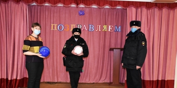 Полицейские Чукотки присоединились к новогодней акции «Полицейский Дед Мороз»