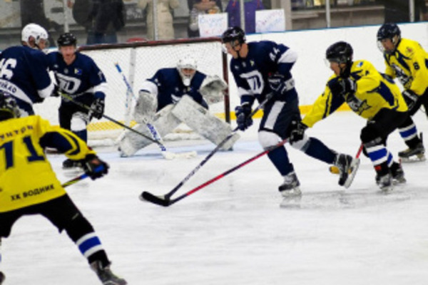Окружной чемпионат по хоккею собрал шесть команд на ледовой арене Анадыря