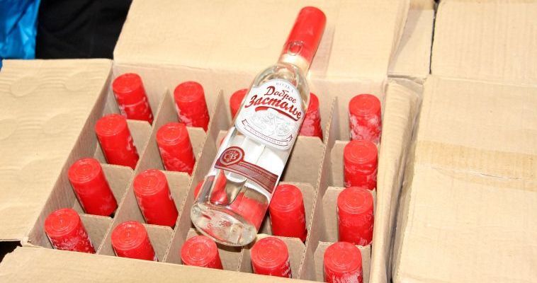 Почти 12 тысяч бутылок контрафактного алкоголя изъяли на Чукотке