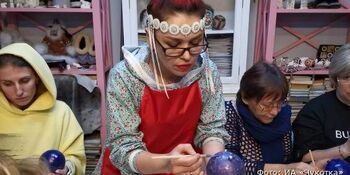 На Новом Арбате разукрасили несколько чукотских ёлочных шаров