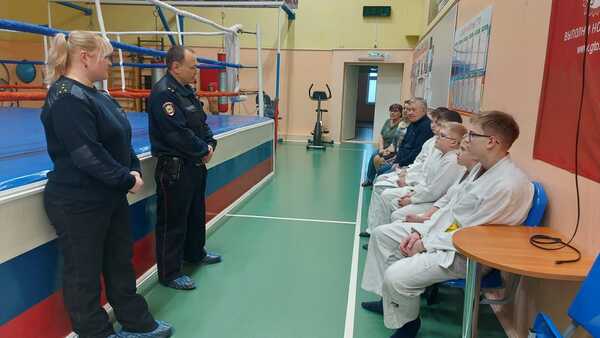 Сотрудники МОМВД России «Билибинский» провели профилактическую лекцию с воспитанниками спортшколы