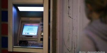 В Анадыре полицейские раскрыли кражу денег с банковской карты 