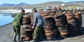 В этом году с острова Врангеля планируют вывезти 150 тонн металлолома