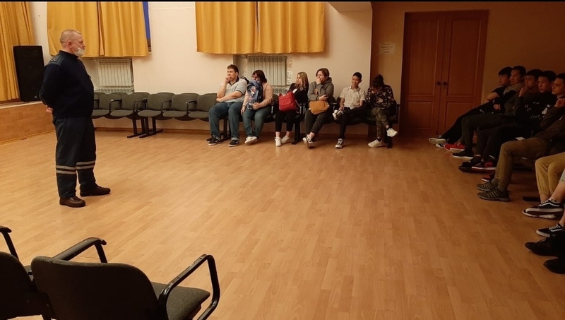 В посёлке Беринговский Госавтоинспектор посетил школу 