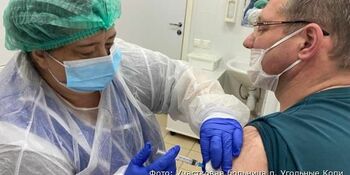 Вакцинировать от коронавируса начали жителей Угольных Копей