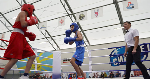 Чемпион мира по боксу побывал на соревнованиях в Билибино