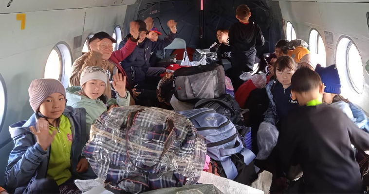 Дети чукотских оленеводов отправились в тундру на летние каникулы
