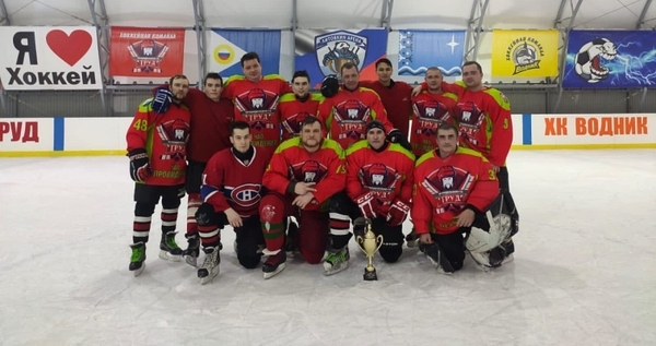 Две хоккейные команды Провидения сразились в матче на "Литовкин Арене"