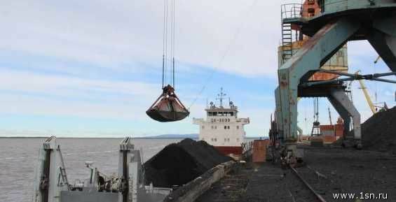 Первую партию угля для Чаунской ТЭЦ доставили в Зеленомысский речной порт