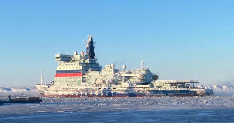 Ледоколы "Арктика" и "Капитан Драницын" вернулись в порт Певек