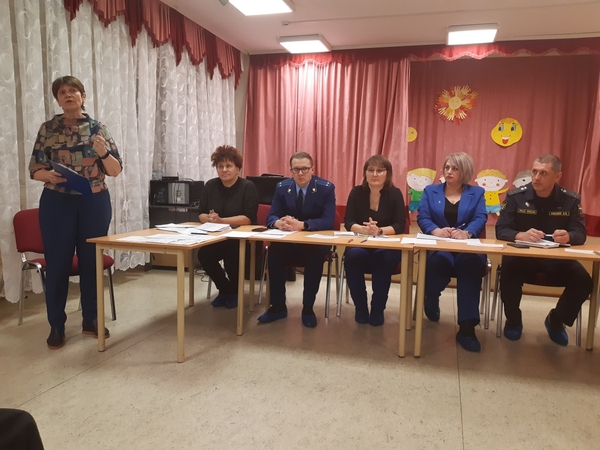 Работник прокуратуры округа принял участие в Круглом столе для воспитанников Чукотского социально-реабилитационного центра для несовершеннолетних 