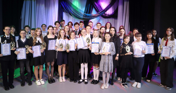 В Анадыре награды за отличную учёбу получили 184 школьника
