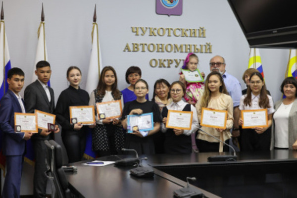 49 детей и подростков стали победителями и призерами губернаторских олимпиад по краеведению и родным языкам на Чукотке