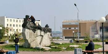 Банная неделя: в Анадыре отмыли все памятники