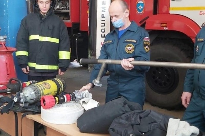 Билибинские пожарные рассказали о своей профессии старшеклассникам
