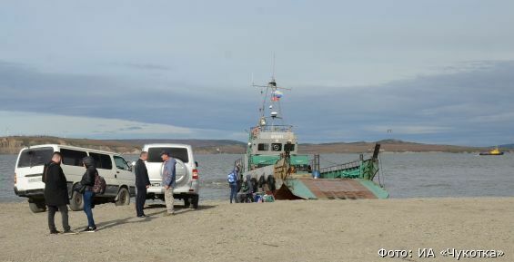 Пассажирские перевозки через Анадырский лиман временно выполняют баржи