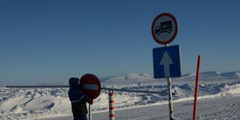 Из-за пурги закрыто движение по ледовой дороге через Анадырский лиман