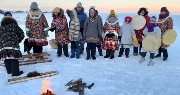 Жители Чукотки проводят национальные праздники "Встреча солнца"