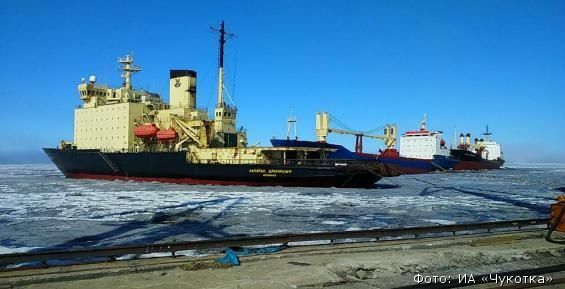 Три судна, зимовавшие в Певеке, уйдут в Архангельск с первыми танкерами
