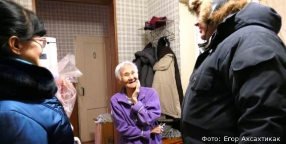 Трёх долгожительниц с новогодними праздниками поздравили в Провиденском городском округе 