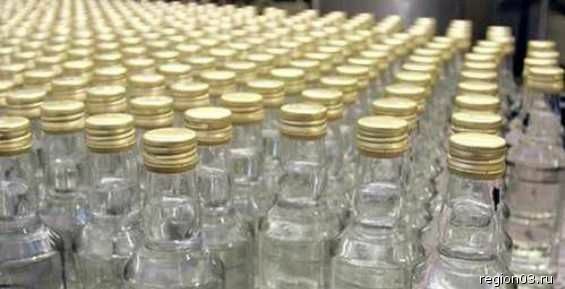 Почти 700 литров контрафактного алкоголя изъяли полицейские Чукотки за месяц