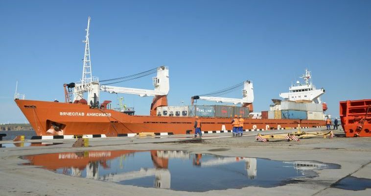 Порт Певека открыл навигацию-2021