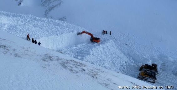 На месте поисков пропавшего сноубордиста увеличился риск схода лавины 
