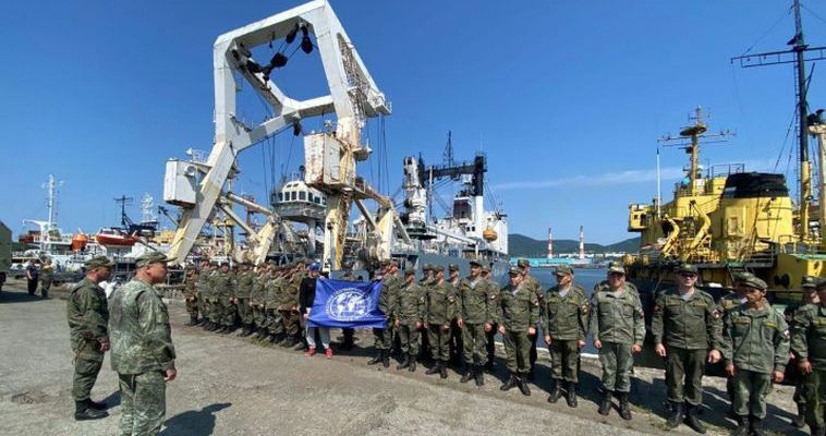 К очистке острова Врангеля приступили военные и представители РГО