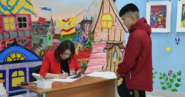 Дипломы молодого избирателя вручают впервые голосующим жителям Чукотки