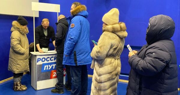 Единороссы Чукотки присоединились к акции "День сбора подписей"
