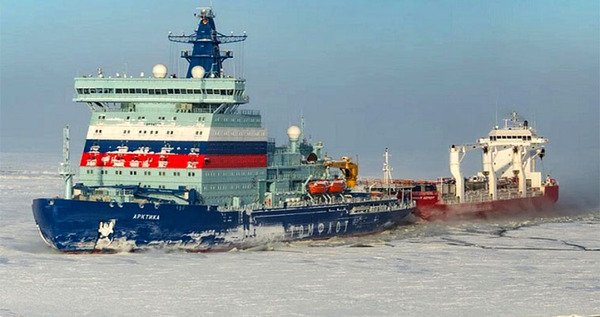 Ледокол "Арктика" привел караван судов в Певек