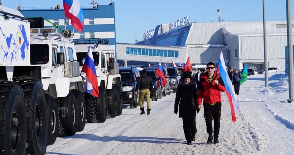 Автопробег в поддержку российских военных и спортсменов прошел на Чукотке