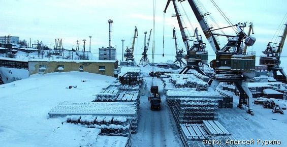 15 большегрузов с опорами для ЛЭП «Билибино-Песчанка» отправились из Якутии