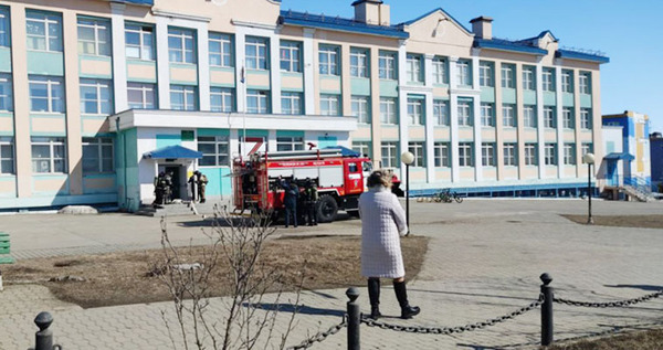 Эвакуировали 300 человек: Условный пожар потушили в школе Анадыря