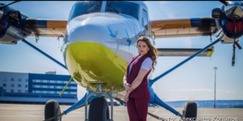 Пожарный, самолёт, девушка: необычная фотосессия прошла в аэропорту Анадыря