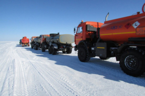 Более 7 тысяч тонн топлива завезли по автозимникам в населенные пункты Чукотки