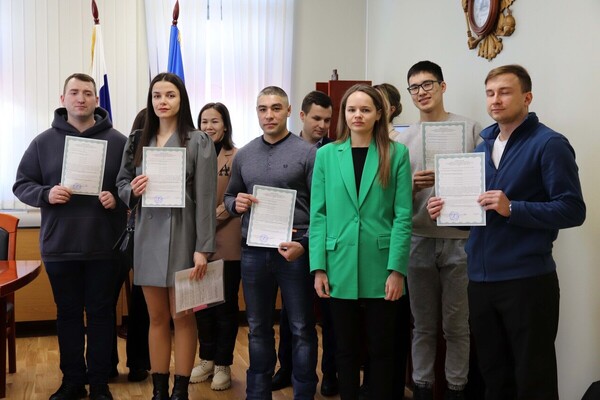 Шести молодым семьям Анадыря вручили жилищные сертификаты