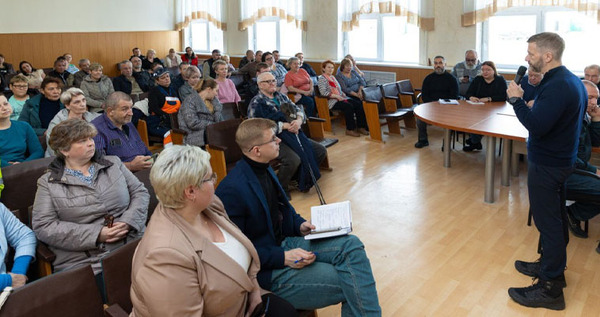Вопросы экологии, ЖКХ, медицины обсудил губернатор Чукотки с жителями Беринговского