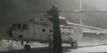 Два санитарных вертолёта повредил ураганный ветер на Чукотке
