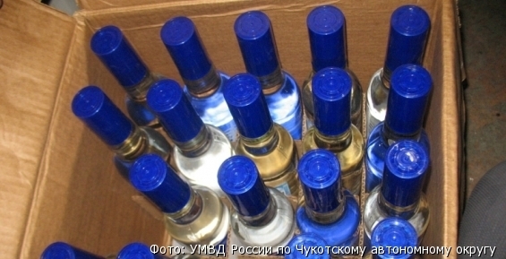 Более тысячи бутылок поддельного алкоголя изъяли чукотские полицейские