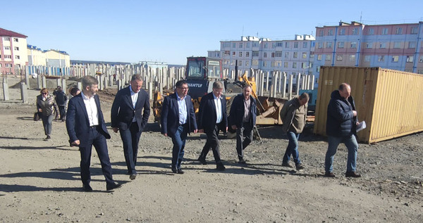 Врио губернатора  и депутаты Госдумы осмотрели строящиеся объекты образования в Анадыре