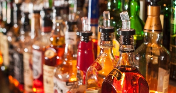 Лицензии на реализацию алкоголя продлили 24 организациям округа